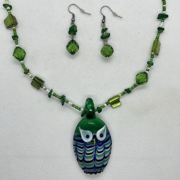 Source Unknown Jewelry - Glass Owl Necklace and Matching Earrings Green Blue and White